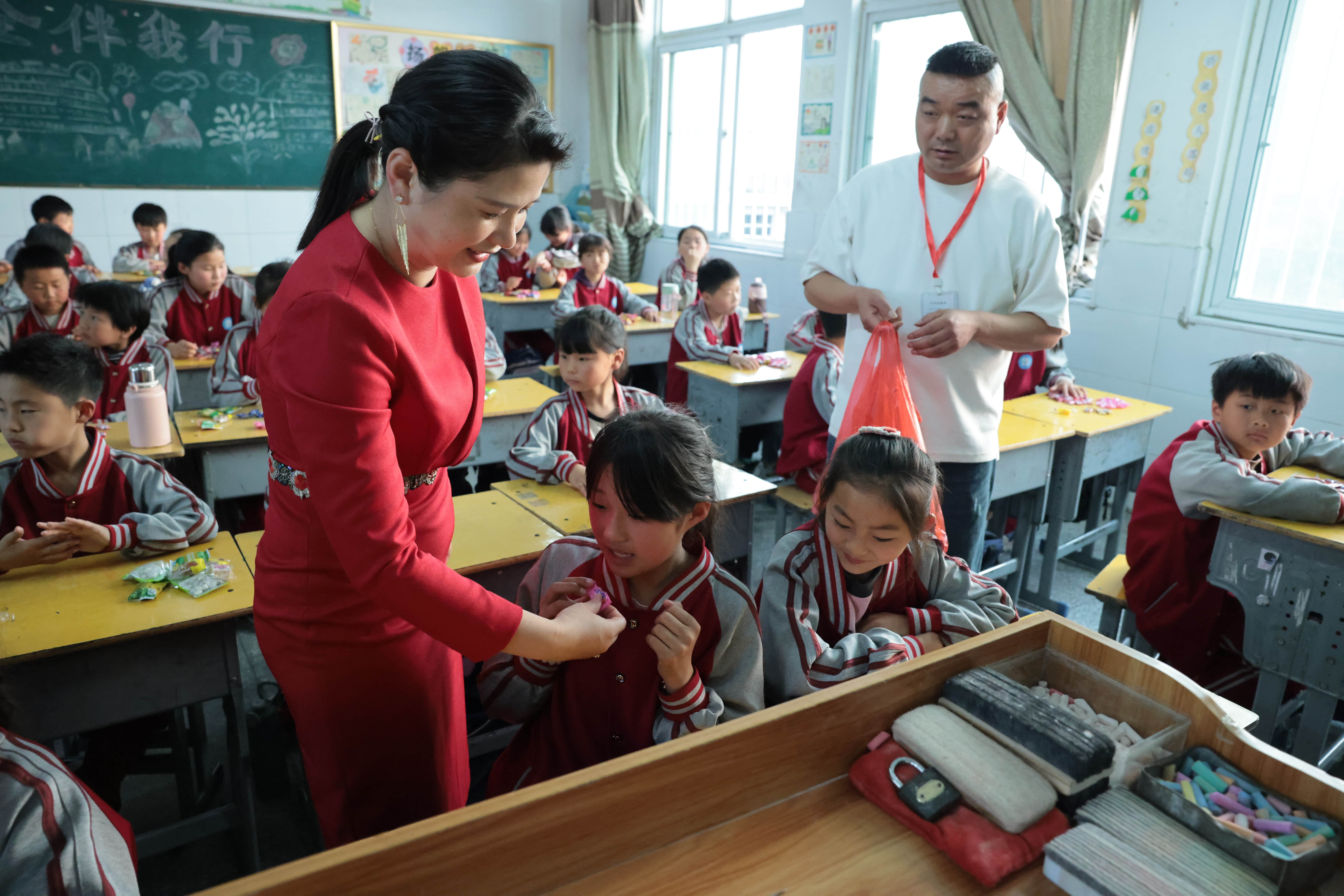 在爱意的“双向奔赴”中丨第249所开云线上登录公益学校揭牌 在爱意的“双向奔赴”中丨第249所开云线上登录公益学校揭牌