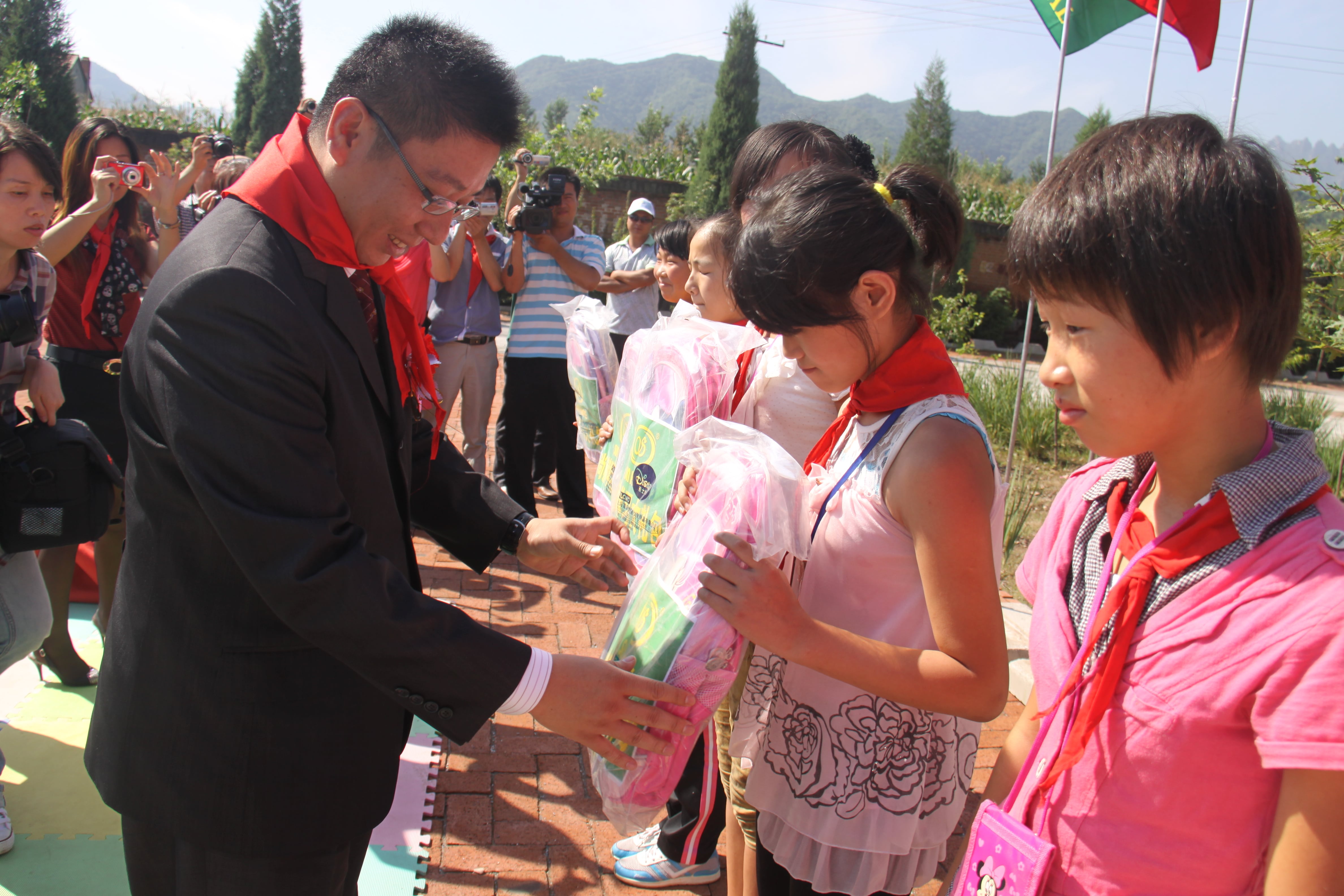 第17所 承德市乌龙矶开云线上登录牛艳玲小学 第17所 承德市乌龙矶开云线上登录牛艳玲小学