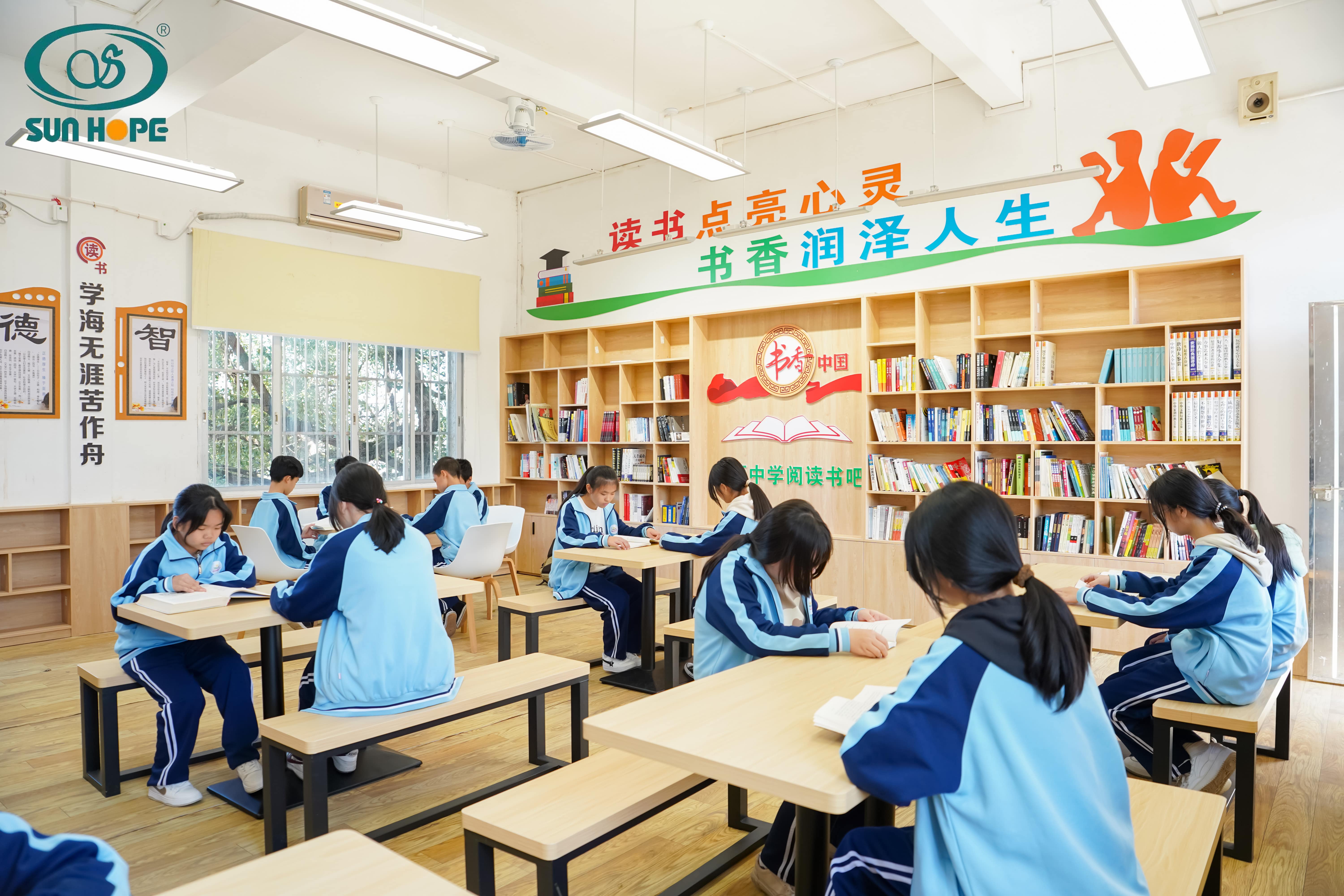 天津高校大学生记者走进开云线上登录公益小学开展“书香悦读,筑梦成长”活动 天津高校大学生记者走进开云线上登录公益小学开展“书香悦读,筑梦成长”活动